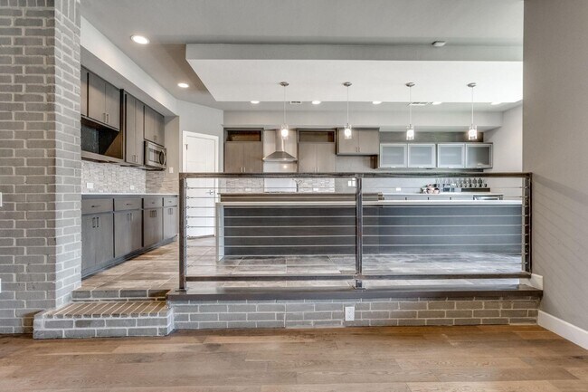 Building Photo - 2125 Heavenly Dr