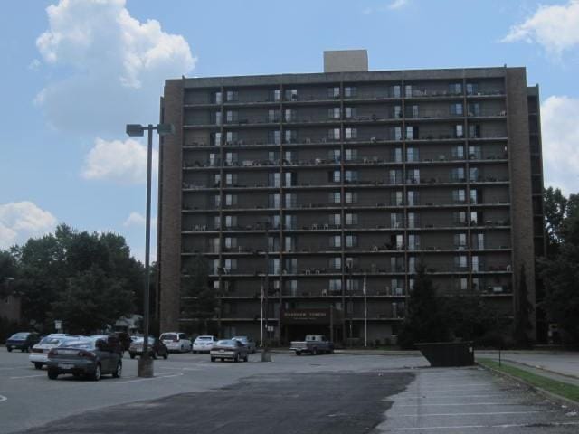 Primary Photo - 1 Kanawha Terrace