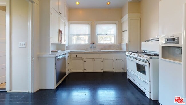 Building Photo - 427 Sunset Ave