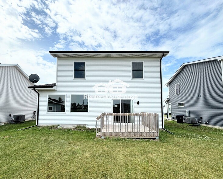 Building Photo - 15231 Deerview Dr