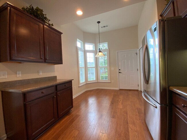 Building Photo - Move in ready in a wonderful Active 55+ Ad...