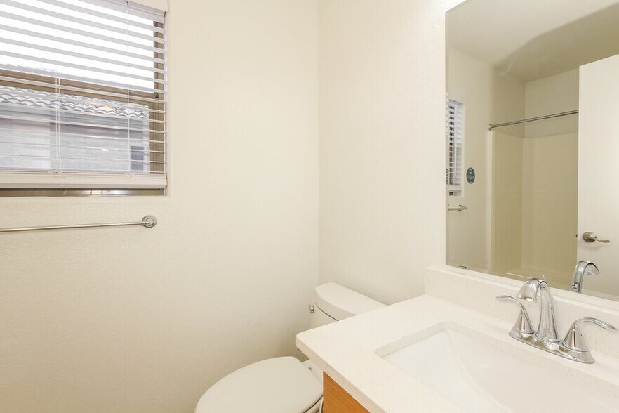 Building Photo - 13928 N 133rd Ln