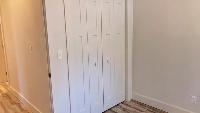 Building Photo - 1112 King Rd