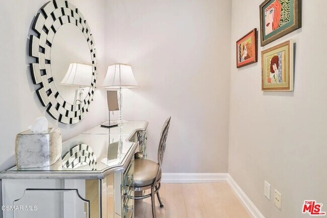 Building Photo - 900 W Olympic Blvd