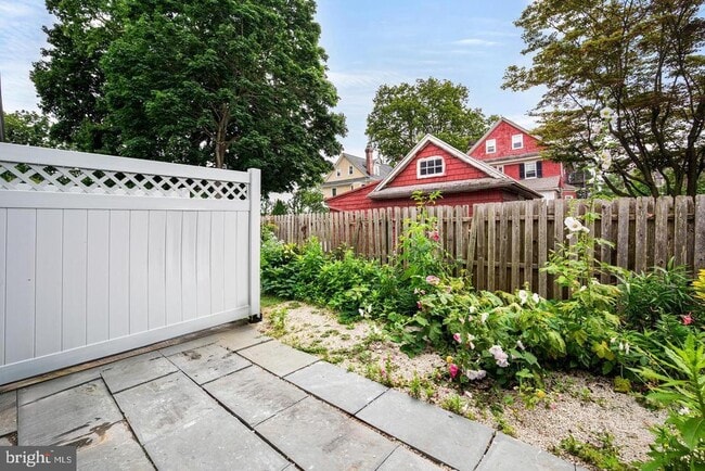 Building Photo - 15 Llanfair Rd