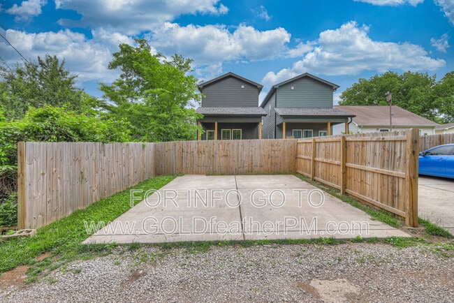 Building Photo - 709 23rd St