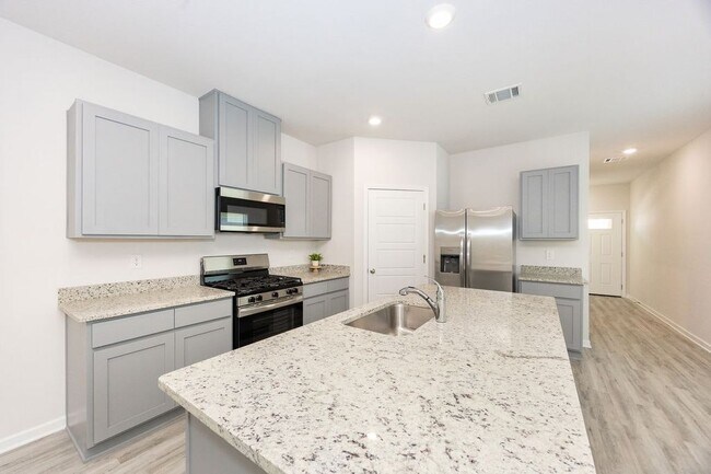 Building Photo - 1020 Renova Dr