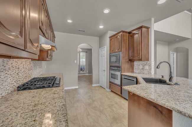 Building Photo - "Luxurious 4-Bedroom, 2.5 Bath Retreat wit...