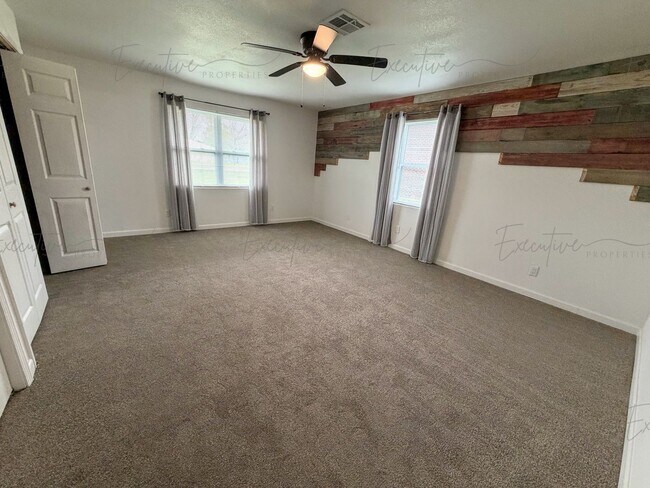 Building Photo - Available Now – Updated 3-Bed, 2-Bath Home in Iowa with Garage