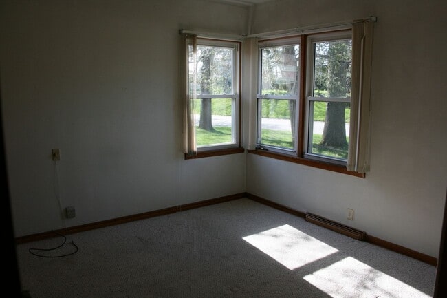 Building Photo - 4Bed 2 Bath House