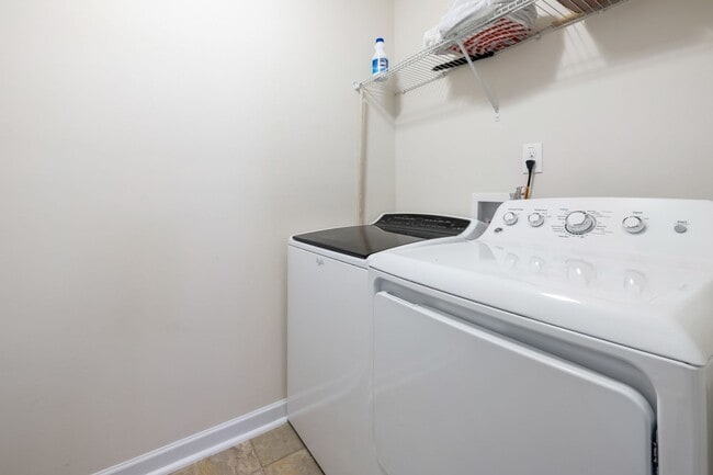 Building Photo - Move-In Ready Highland Creek Beauty! 4BR + Office + Den + Loft | Private Pond View & Top Communit...