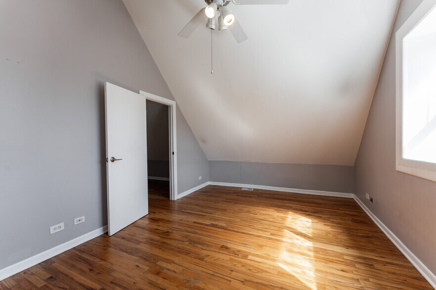 Building Photo - 2202 W Belmont Ave