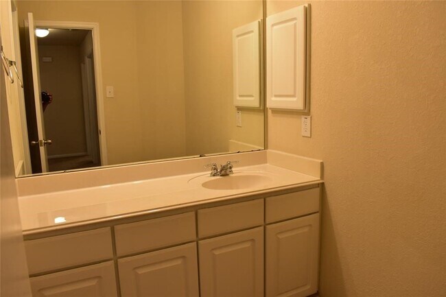 Building Photo - 18910 Windy Stone Dr