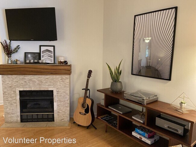 Building Photo - 3 br, 2 bath House - 401 Cleves St.