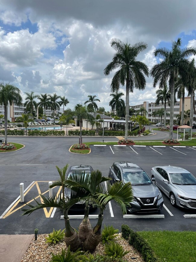 Building Photo - 2052 Cornwall C