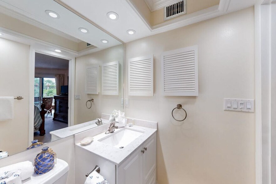 Building Photo - 6400 Flotilla Dr