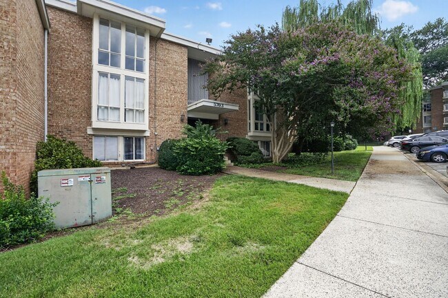 Building Photo - 5703 Indian Ct