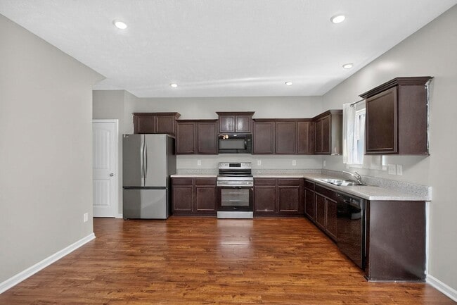 Building Photo - 520 Sunflower Dr