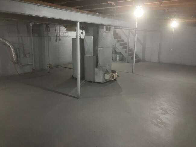 Building Photo - Charming 3BR Home with Beautiful Wood Floors