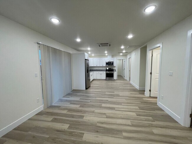 Building Photo - 410 4th St