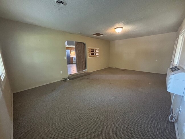 Building Photo - Charming 3-Bed Home in Hayden Lake — Spacious Lot & Attached Garage!