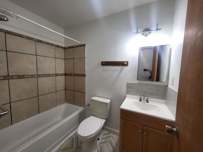 Building Photo - Spacious 3-Bedroom Rental Home in Newark