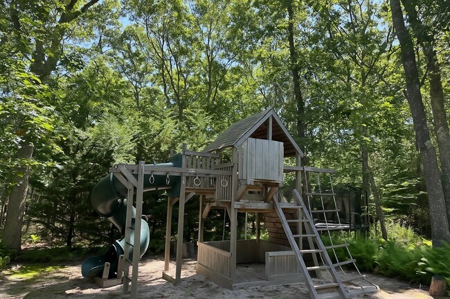 Building Photo - 138 Merchants Path