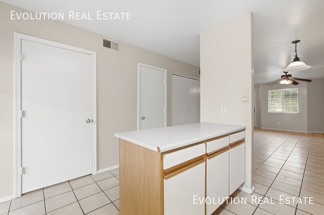 Building Photo - 455 S Mesa Dr