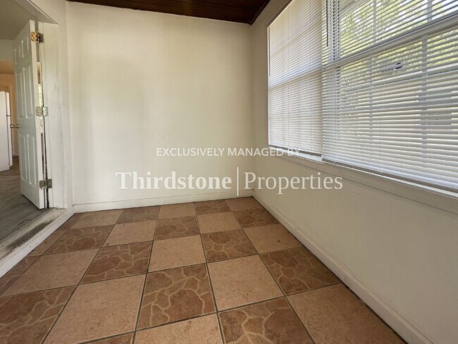 Building Photo - 5638 Vernon Rd