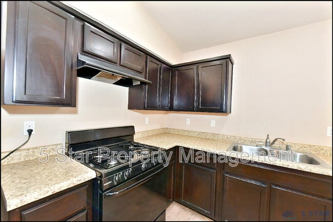 Building Photo - 916 Villa Seca Dr