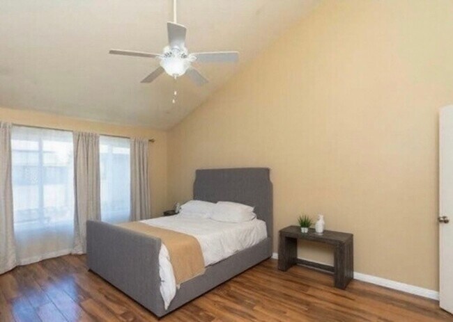 Building Photo - Pristine and Spacious 2-Bedroom in Escondido!