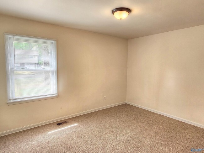 Building Photo - 510 Hermitagewood Dr NW