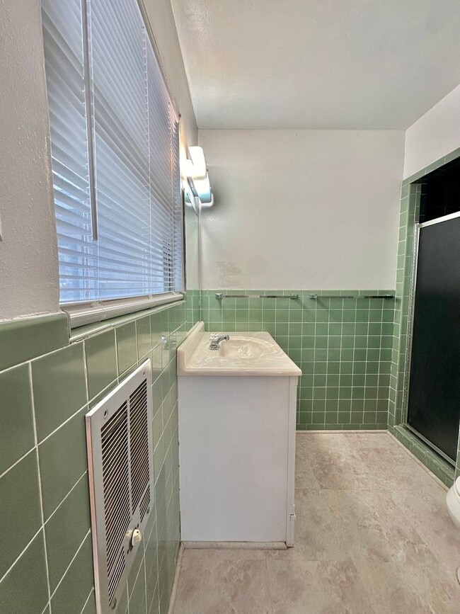 Building Photo - COMING AVAILABLE IN JULY - 3 Bedroom Home ...