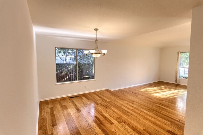 Building Photo - 4-Bedroom 2-Bathroom Saratoga Home