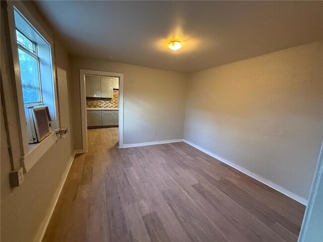 Building Photo - 9022 Palm St