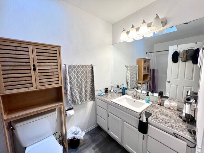 Building Photo - Remodeled 3-Bedroom Duplex Home in North G...