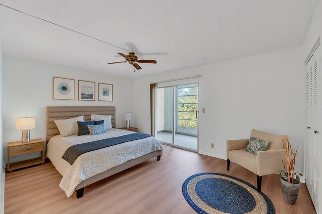 Building Photo - 1901 Bermuda Cir