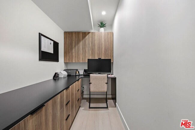 Building Photo - 12849 Tiara St