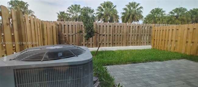 Building Photo - 689 SE 13th St Cir