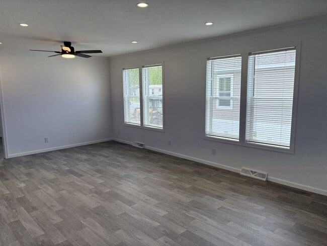 Building Photo - 13885 Bunratty Ave