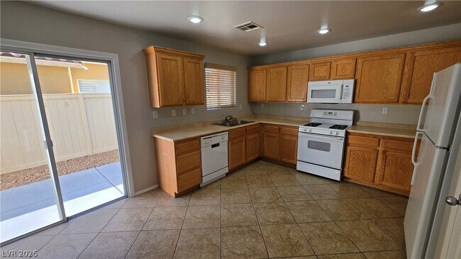 Building Photo - 5769 Old Colony Dr