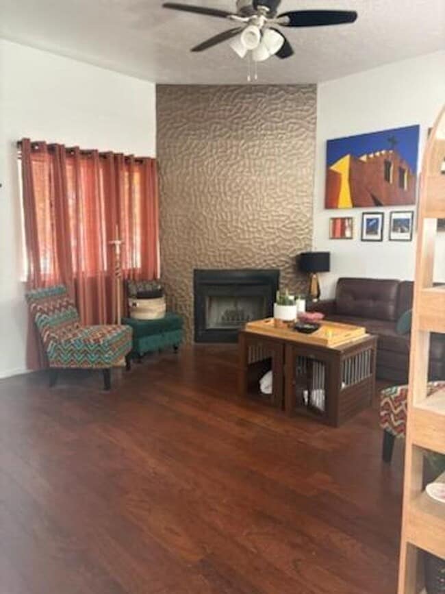 Building Photo - UNSER/LADERA 2 Bedroom  2 Bath  2 car gara...