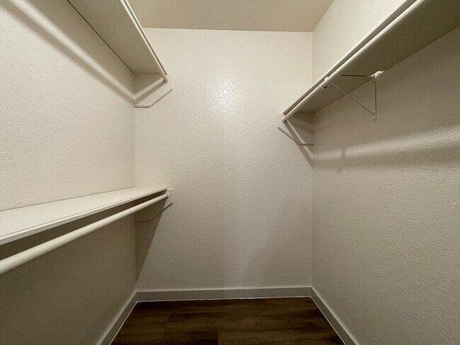 Building Photo - AVAILABLE NOW 2 BEDROOM 2 BATH DUPLEX IN S...