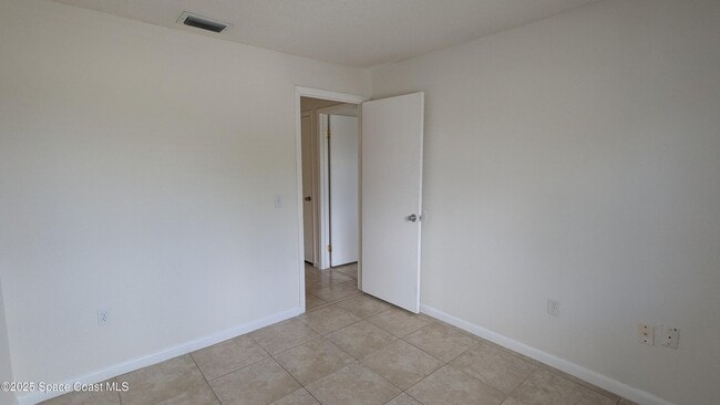 Building Photo - 215 San Juan Cir