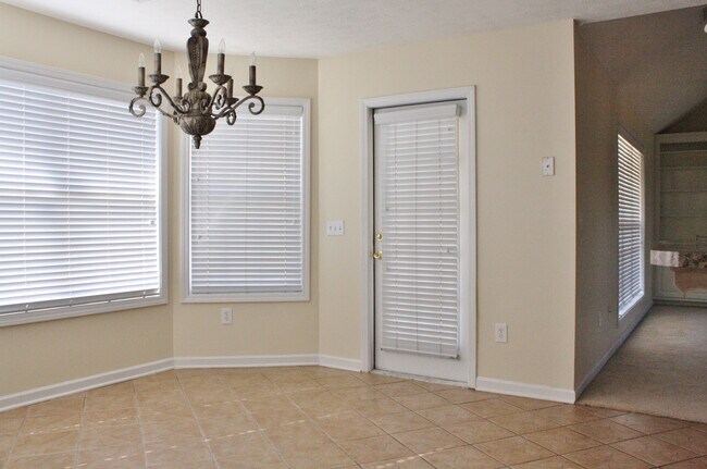 Building Photo - Gorgeous Phenix City Home Off Of HWY 165!