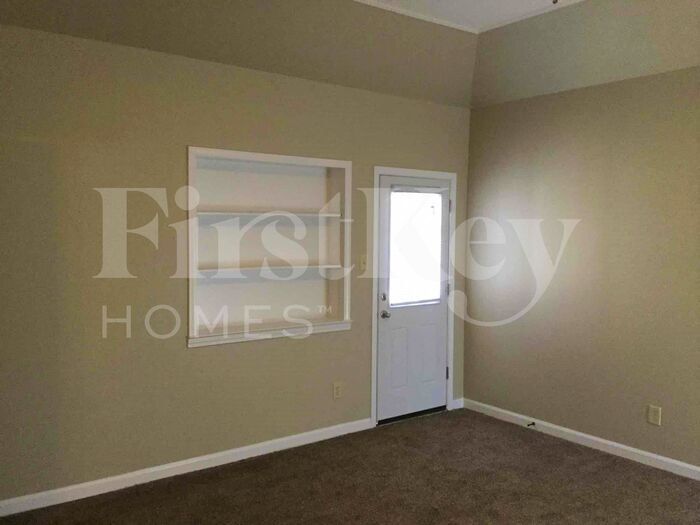 Building Photo - 2000 Littlemore Dr