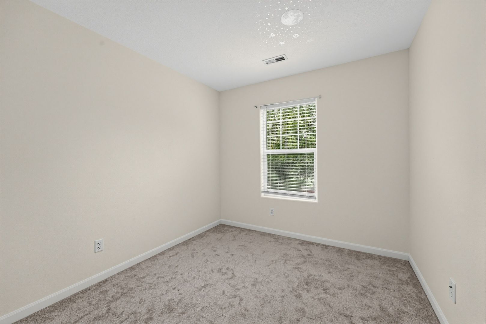 Building Photo - 432 NE 57th Ave