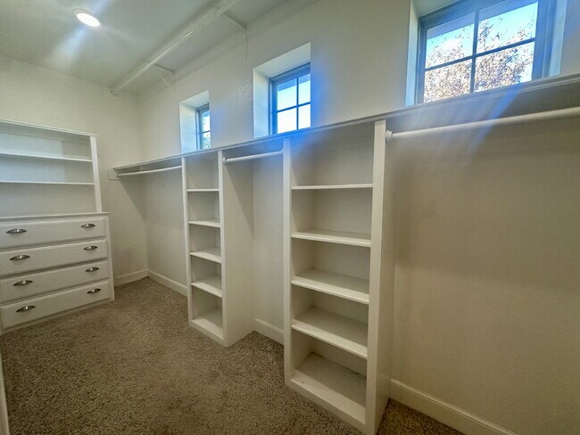 Building Photo - 3/2/2 Home in Kelsey Park – Former Parade of Homes Showcase!