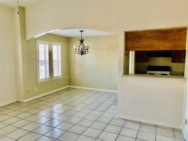 Building Photo - 205 Martingale