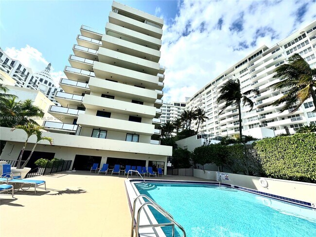 Building Photo - 1621 Collins Ave